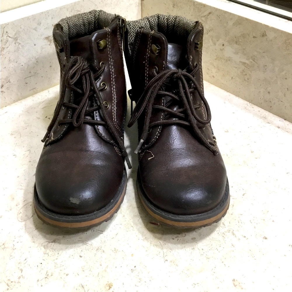 Eddie Bauer Kid shoe